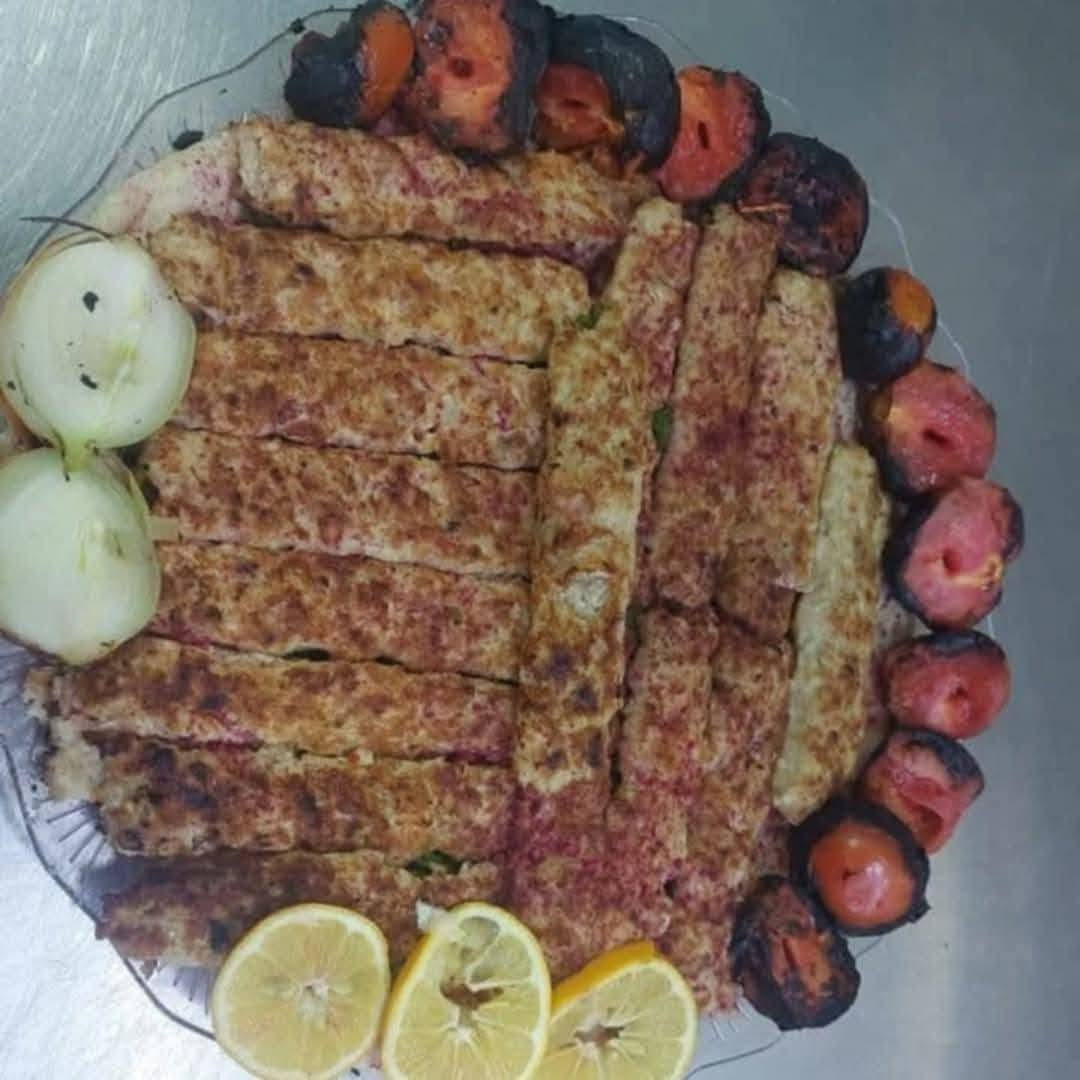 مرحبا بكم زبائننا الكرام يعلن مطعم بركات الرحمن بيع الكباب بلكيلوات ❤️🌹
كيلو كباب لحم عراقي 20 الف
كيلو كباب دجاج ذبح 18 الف
 التوصيل مجاني للطلب ***********
*********** 
اهلا وسهلا بكم 💞🌹
