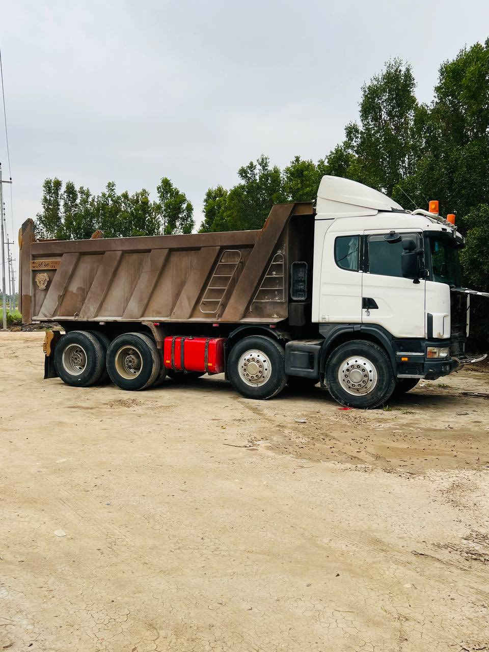 السلام عليكم اسكانيه للبيع 2001مكينه 6انجكتر 420مجموعه خريطه كير3*3السياره تخم تاير جاهزه للعمل مكان بابل مشروع المسيب بدي مايلر دك العماره ذرعه 23للاتصال والستفسار***********
