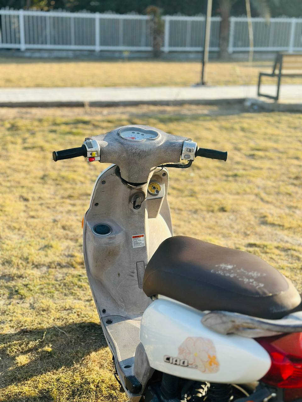 سلام عليكم دراجه فله جديد 2011 دراجه مطلعه من الحاويه صارله شهر عندي مكاتبه جديد مكاني نجف حي ميسان الرقم ***********
