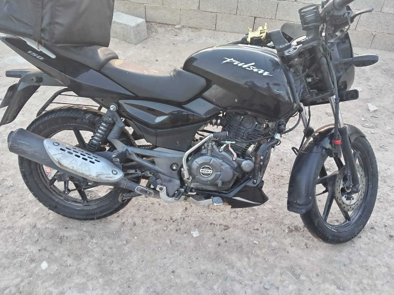 سلام عليكم شباب دراجه بولسر( للبيع او مراوس بوكسر مرقم) محرك 150 نضيفه محرك وكشر بس يراد مازده وجاملغ رقم بغداد سعر 1500 وبيها مجال رقم هاتف ***********
