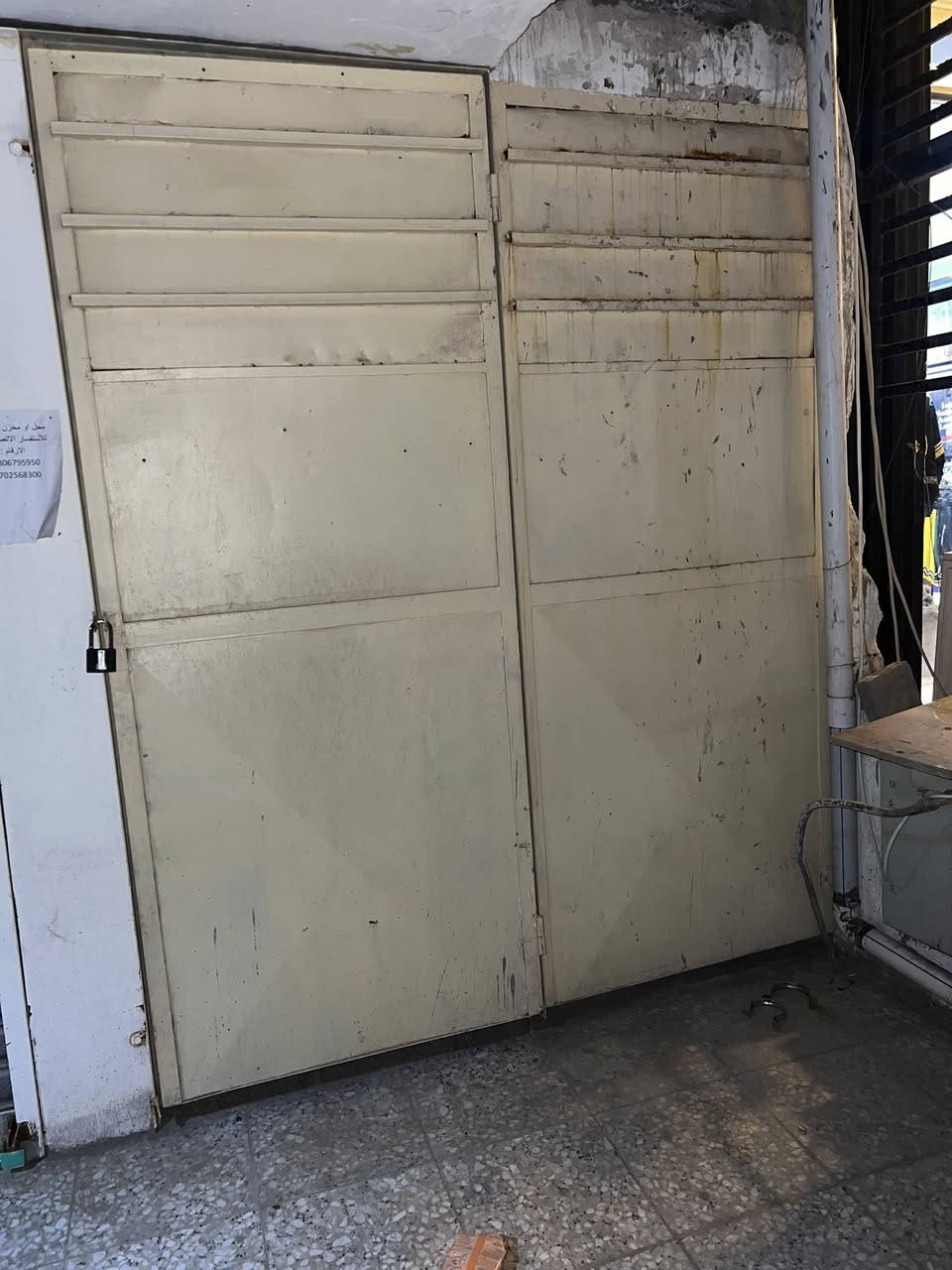 السلام عليكم 

محل للايجار ومخزن بنفس الوقت 
المكان شارع فلسطين شارع المستشفى العالمي 
اي شخص حاب يشوف المكان او يعرف سعره يتصل على الارقام الموجودة في الصورة مع كل التقدير والشكر


**إذا كنت صاحب هذا الإعلان وتريد حذفه لأي سبب، رجاءا أرسل رسالة إلى الدعم الفني**