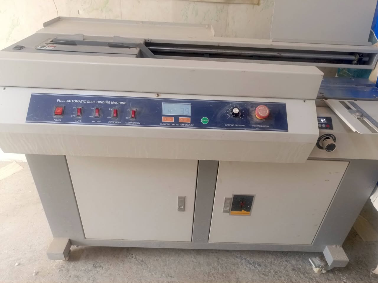 جهاز صماغة لبيع نضيفه مامشتغل هواي سعر 13 ورقه ***********
