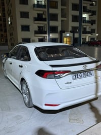 كورلا هايبرد 2024 ماشيه 24 الف رقم بغداد بأسمي  تجميع صيني الشكل الخلي...