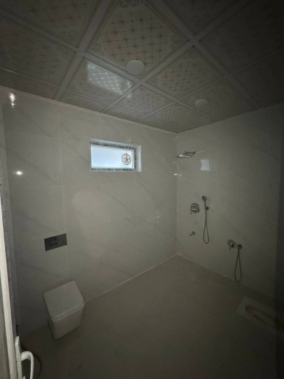 🏡 دار لــلإيــجــار
━━━━━━━━━━━━━━━━━━━━
📐 الــمــســاحــة: 150 مــتــر
━━━━━━━━━━━━━━━━━━━━
📍 الــمــوقــع: بــابــل – حــي الــجــزائــر
مــقــابــل الــمــحــكــمــة الــجــديــدة (حــي الــســجــاد)
━━━━━━━━━━━━━━━━━━━━
📋 تــفــاصــيــل الــدار:
🔹 غــرف نــوم عـــدد (2)
🔹 اســتــقــبــال
🔹 هــول
🔹 مــجــمــوعــة صــحــيــة

🆕 دار حــديــث غــيــر مــســكــون ســابــقــاً
━━━━━━━━━━━━━━━━━━━━
💰 الــإيــجــار: 500 ألــف
━━━━━━━━━━━━━━━━━━━━
✨ مــوقــع مــمــيــز وقــريــب مــن الــخــدمــات
━━━━━━━━━━━━━━━━━━━━━
📞 لــلــاســتــفــســار والــاتــصــال
🏢 مــكــتــب عــقــارات أَبــراج بــابــل:
• ***********
• ***********
• ***********
🏢 موقـــع ألـــمـــكـــتـــب:
📍 بــابــل – حــي الــجــزائــر – مــقــابــل الــجــســر الــدولــي
━━━━━━━━━━━━━━━━━━━━━━
