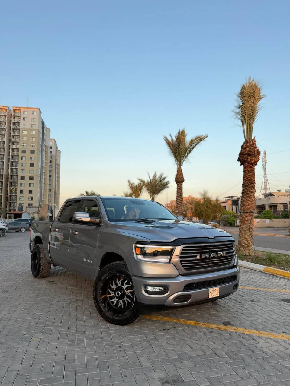 السلام عليكم 
رام موديل 23 Big Horn 
ماشية 55 الف مشي امريكا فقط 

بدي قصير باب طويل المرغوب 
للبيع او للمراوس 

نص مواصفات 
شاشة جبيرة 
قاصات 
بصمة 
تدفئة كشنات 
تدفئة ستيرن 
تحكمات ستيرن 
وباقي مواصفات الرام المعروفة 

حادث السيارة جاملغ وبنيد وجاملغ خلفي 
شواصي لغود كفالة السيارة جديدة جداً وماناقصها برغي 

دخول جديد بدون لوحات تترقم جميع المحافظات ما عدى الشمال 

السعر اتصل وبيك وخير وتدلل 
مكاني حي الجهاد او البياع 
للاستفسار : 
*********** بغداد, العراق
