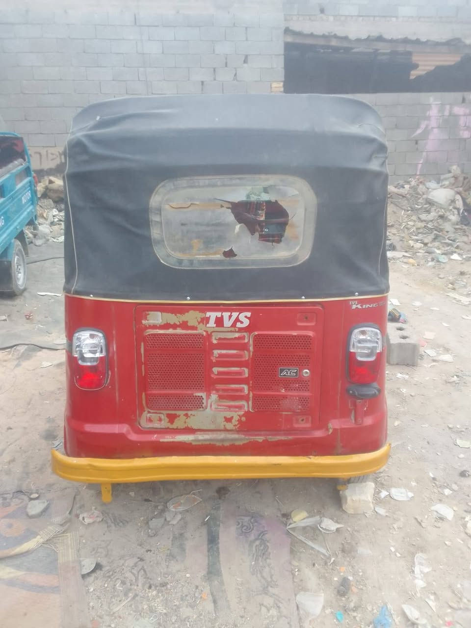 سلام عليكم تكتك للبيع ١٩كامله كبل للشارع ٧وراق اصليه مدينه الصدر مكينه ٢٠ تخم تاير دومشمه جديد ماتصرف عليه ربع سعر ٣٤٠٠وبيه مجال اتصل وتدلل ***********
