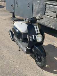 الدراجه حلوه وما مفتوحه 800 وبيها مجال07764428610