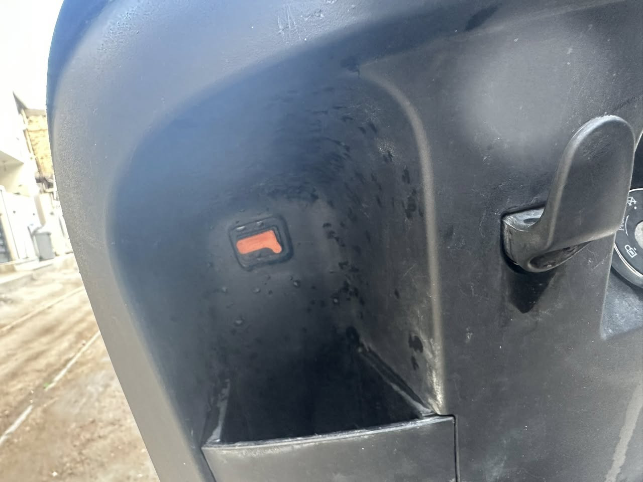 سلام عليكم دراجه شحن الريان البوليس الحجم الوسط الدراجه كامله مكمله وبيه شحن لاسلكي الدراجه جديده وتكمله التفاصيل خاص السعر 300 وبيه مجال حك الجيه العنوان الشالجيه قرب نادي الزوراء الرقم ***********
