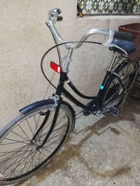 بايسكل للبيع اذا احد يشتري كل حاجاته اصليه ..هذا رقمي واتساب 077320203...