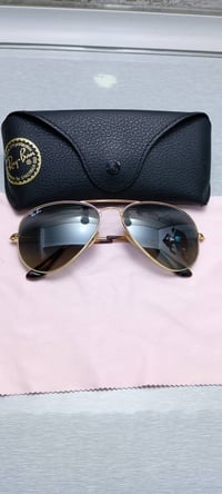 نظارة ماركة راي بان ايطالي ارجنال قياس : 58 وسط  عدسات: زجاج سميك  فلت...