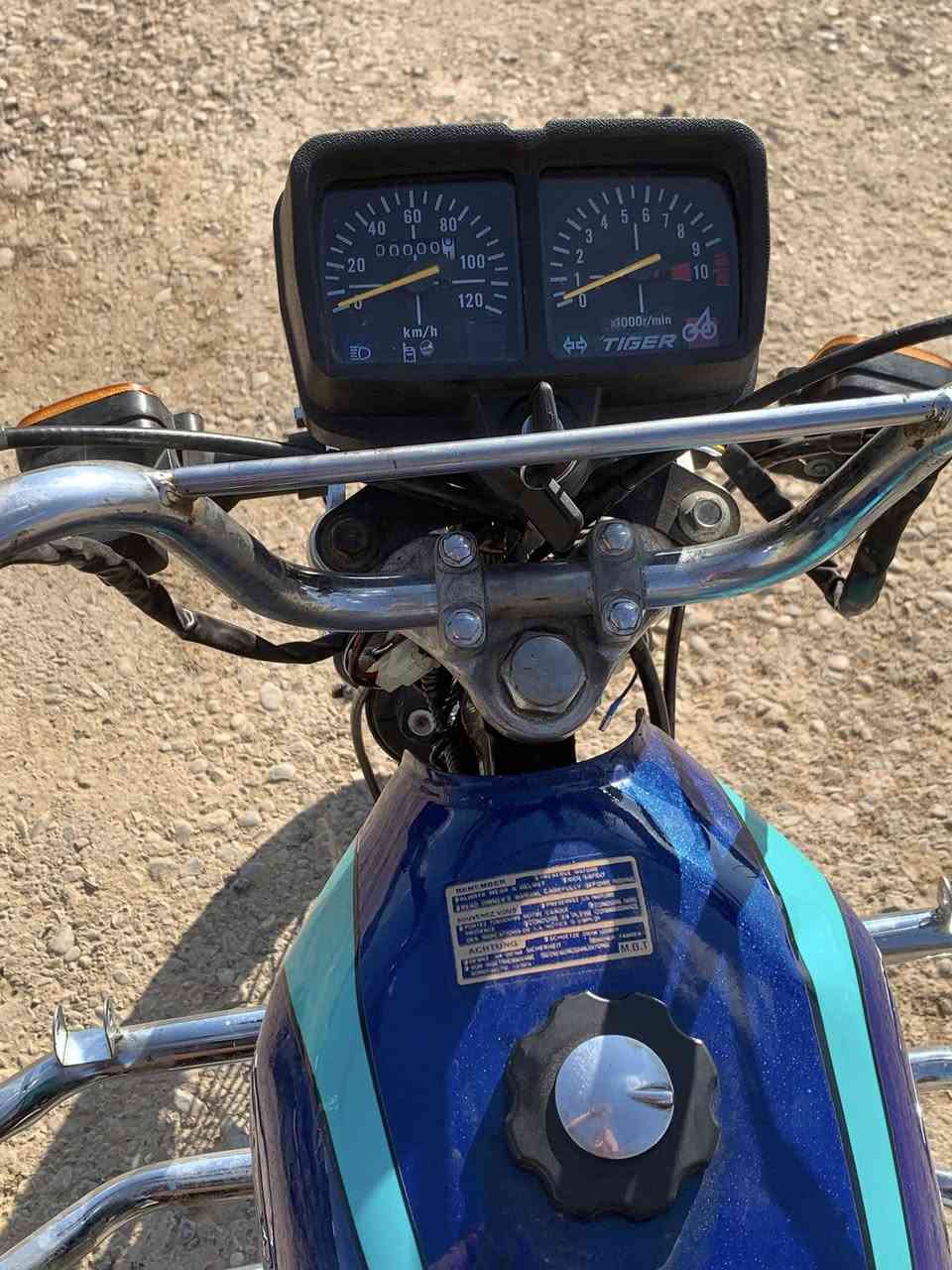 السلام عليكم دراجه ايراني 2020 دراجه نضيفه خير من الله  مابيهه كل نقص 
مكاني بغداد جسر ديالئ تقاطع النهروان 
السعر 380وبيهه مجال 
هــ***********
