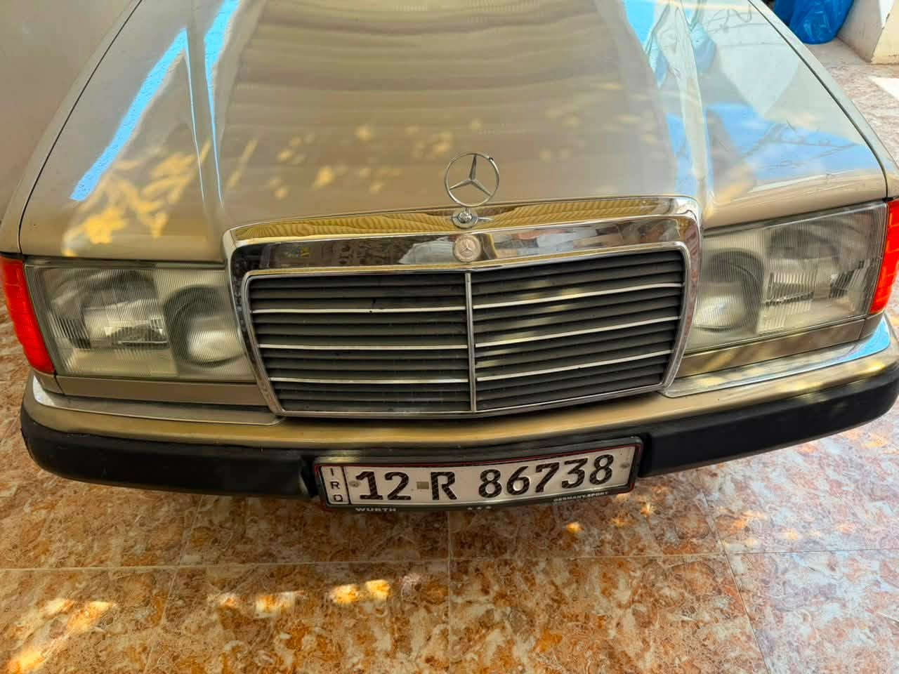 السلام عليكم للبيع مرسيدس دب موديل 1989 حجم E230 اربعه سلندر مكفوله كفاله عامه كير و محرك و تبريد و خياس و قواعد دابل كله وضع شركه صبغ عام جماليه فقط رقم نينوه دولي بسمنه تحويل مباشر العنوان صلاح الدين سامراء التواصل مع الرقم ***********
