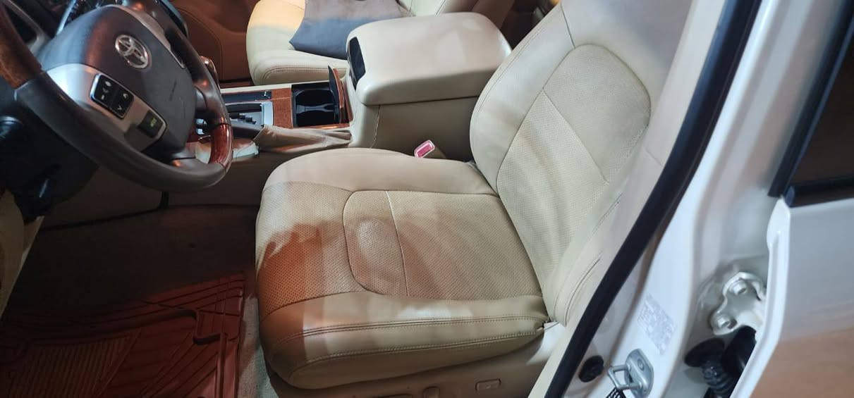 لاندكروز بغداد٢٠١٣كفاله من الصبغ وجود باب مفتوح وبارد بسيط سعر ٣٨٫٥٠٠ ثمانيه وثلاثون الف دولار وخمسة مائه بابل جبله حي الوحده  مبايل***********و***********
