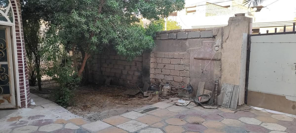 بيت طابو صرف المساحة 250م تقريباً سعر قطعة في هذا المكان ،أبي غرق حي الجواد مجاور المحكمة، موقع ممتاز..بناء نظيف جداً ،طابوق،صب،يحتوي على غرفتين نوم ، صالة ، استقبال ، مطبخ ، صحيات داخليةوخارجية ، گراج ، حديقة..علماً البيت فارغ استلام مباشر .. للاستفسار الاتصال على الارقام التاليه:-
***********
***********  واتس ٱب
