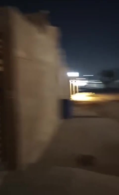 فيلا..مساحة ٤٠٠ شغل درجة اولى طابوك طابقين صب مركزي من الجعب للسقف الثاني ارتفاع الارضية عن الشارع متر وربع..
يحتوي  على اربع غرف نوم كبيره واربع حمامات  ومناور بظهر الدار وبالجانب.. ارضيات مرمر وجدران بورسلين ١٢٠..

المطبخ حار وبارد  شبابيك المنيوم سلايت ابواب قاصات ..

الواجهة مصفره لبخ والسياجات وحسب طلب المشتري تكمل الواجهه.. 

العنوان بغداد الشرطة الخامسه الدوانم تل اسود تبليط الشوارع لحد باب البيت وعرض الشارع ١٢ متر ...بعد عن الشارع الرئيسي ٢٠٠متر

السعر٤٠٠ مليون وبي مجال  قليل للشراي

ملاحظة.. جميع الاوراق القانونيه والثبوتيه مسنده..

جنس العقار.. زراعي سند ٢٥  حق تصرف

سعد أبو عبد الله /صاحب العقار

***********/واتس

***********/ واتس
