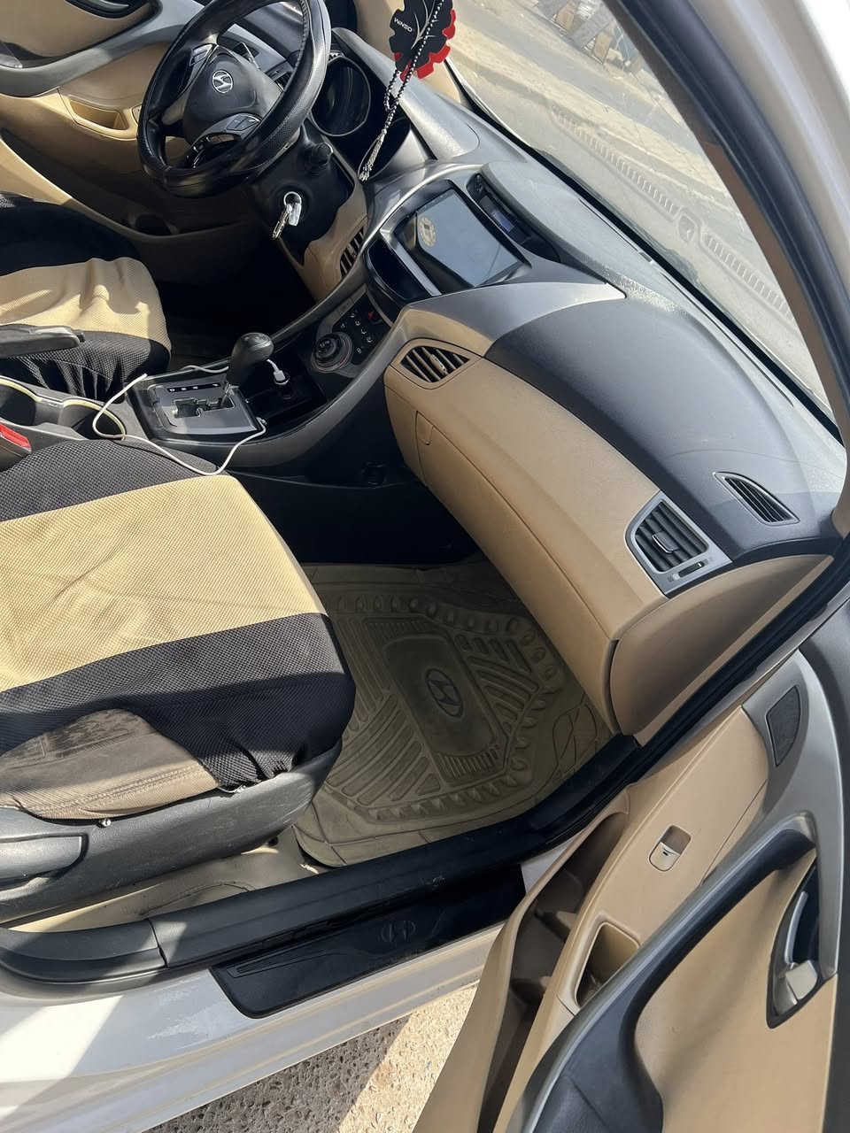 السلام عليكم النترا ١٤ رقم أربيل بيها مكانات صبغ مواصفات نص فول فتحه وتحكمات وباقي المواصفات مكان السيارة بغداد / المدائن 
السعر ١١٠ وبيها مجال 
***********
