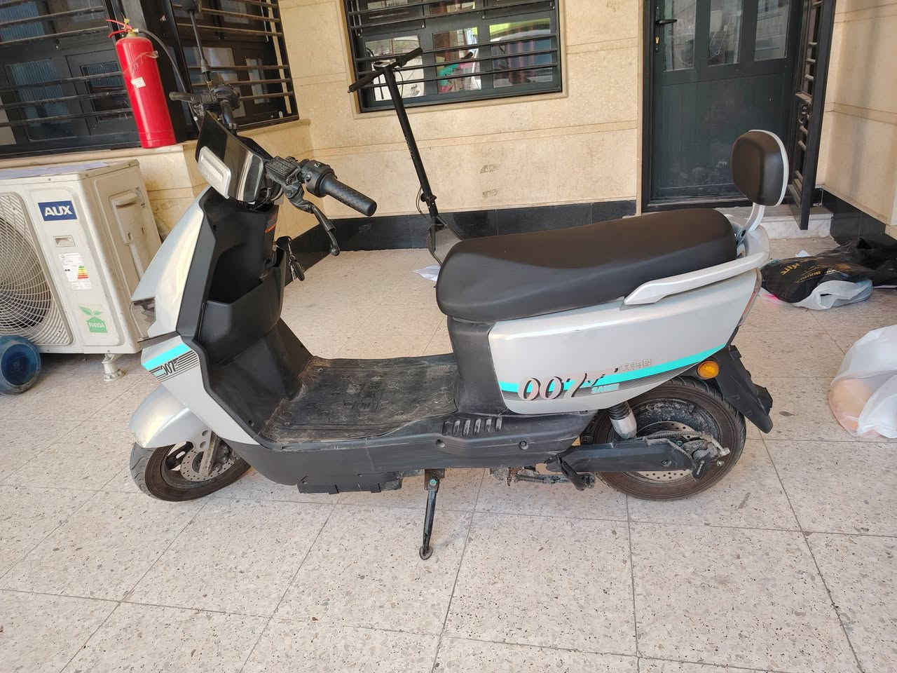 السلام عليكم
دراجه ساجيا 007 او سكنس شحن
دراجه كلش حلوه بل مشي ورزنه ومواصفات قويه 
شاشه دجتل
كاشف اعطال
ABS امامي
قاطع دوره 
قفل ستيرن 
صندوق تحت المقعد وواسع
الدراجه ٦ بطاريات ٧٢ Volt
تمشيك ٤٠ كيلو 
الدراجه جديده مصارلها اقل ال ٦ اشهر 
السعر ٥٢٥ وبيها مجال للطيبين
موقعي📍الكريعات القصور 
وهذا الرقم اتصلو عليه(***********)
