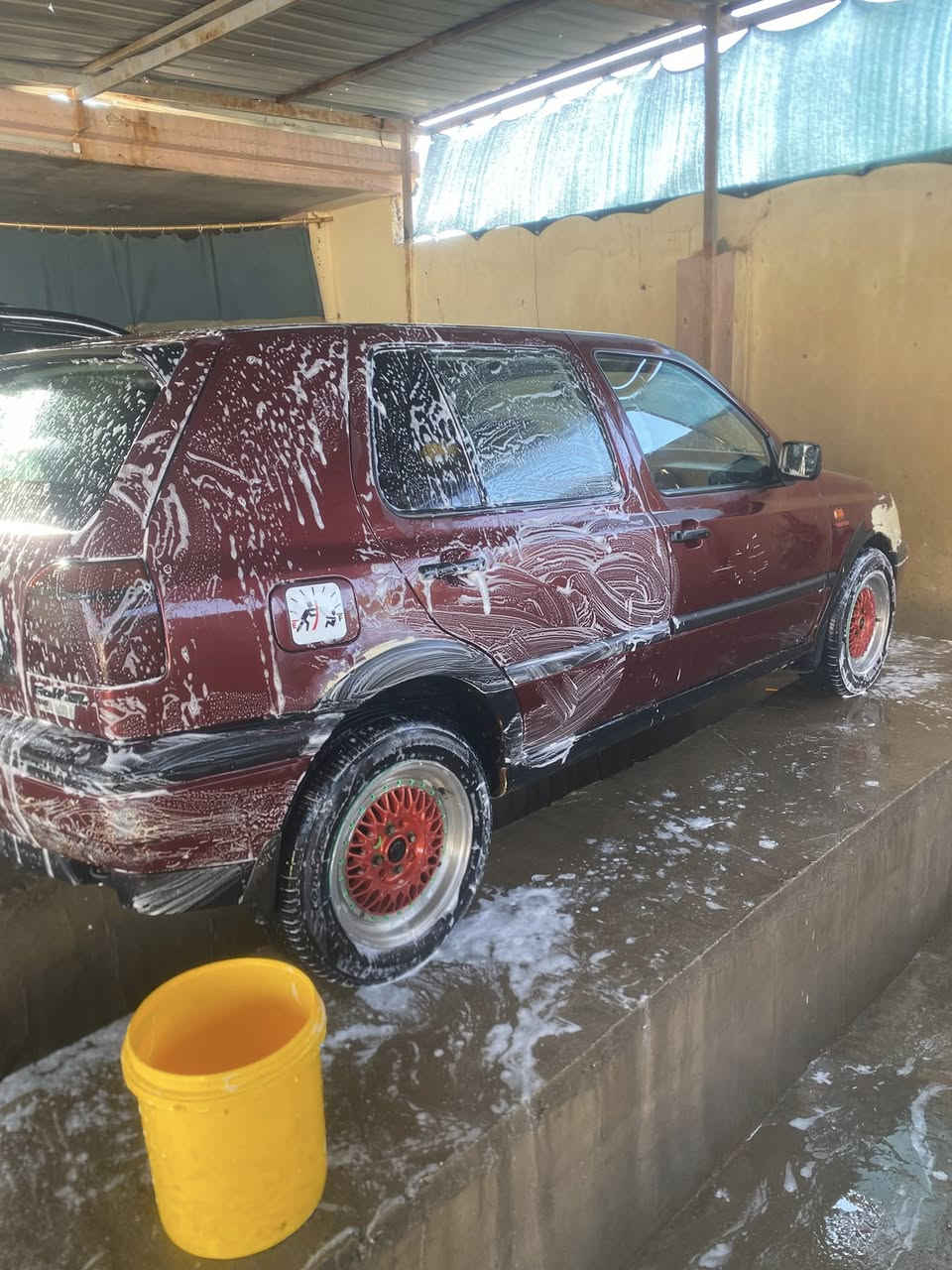 كولف وارد  94  محرك 1800 كابريتر دوش كير عادي  رقم بغداد وبسمي وهزه جديده تخم تاير  تبريد شغال  شاشه وكامره  محرك بي لاستيك ولف
السعر 37 بي مجال 
***********
