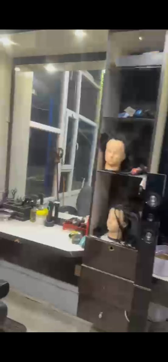 سنتر للبيع مكان تجاري سايدين حي العسكري محل مجهزه على اخره حبه من كل شي ومضلوم ب صوره وعليه حركه كلش قويه سبب البيع تخاصم مع الشريك للاستفسار *********** كركوك, العراق
