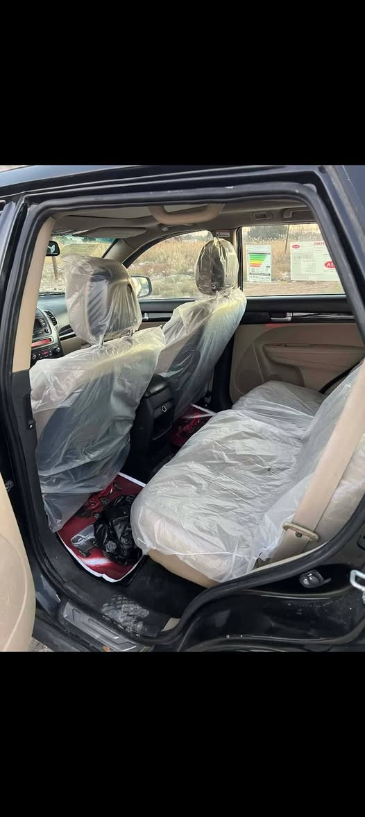 سلام عليكم سورنتو للبيع موديل ٢٠١٣ مكينه كير جدد مكينه ٢٤٠٠  سيارا كويتيه  فول مواصفات 1 ع1 رقم سليمانيه جديد دولي سنويه جديد سيارا بيها ٦ قطع ابيع حزام بنوراما قمارتها سعرها ١٢٠ وبيها مجال مكان واسط العزيزيه رقم ***********
