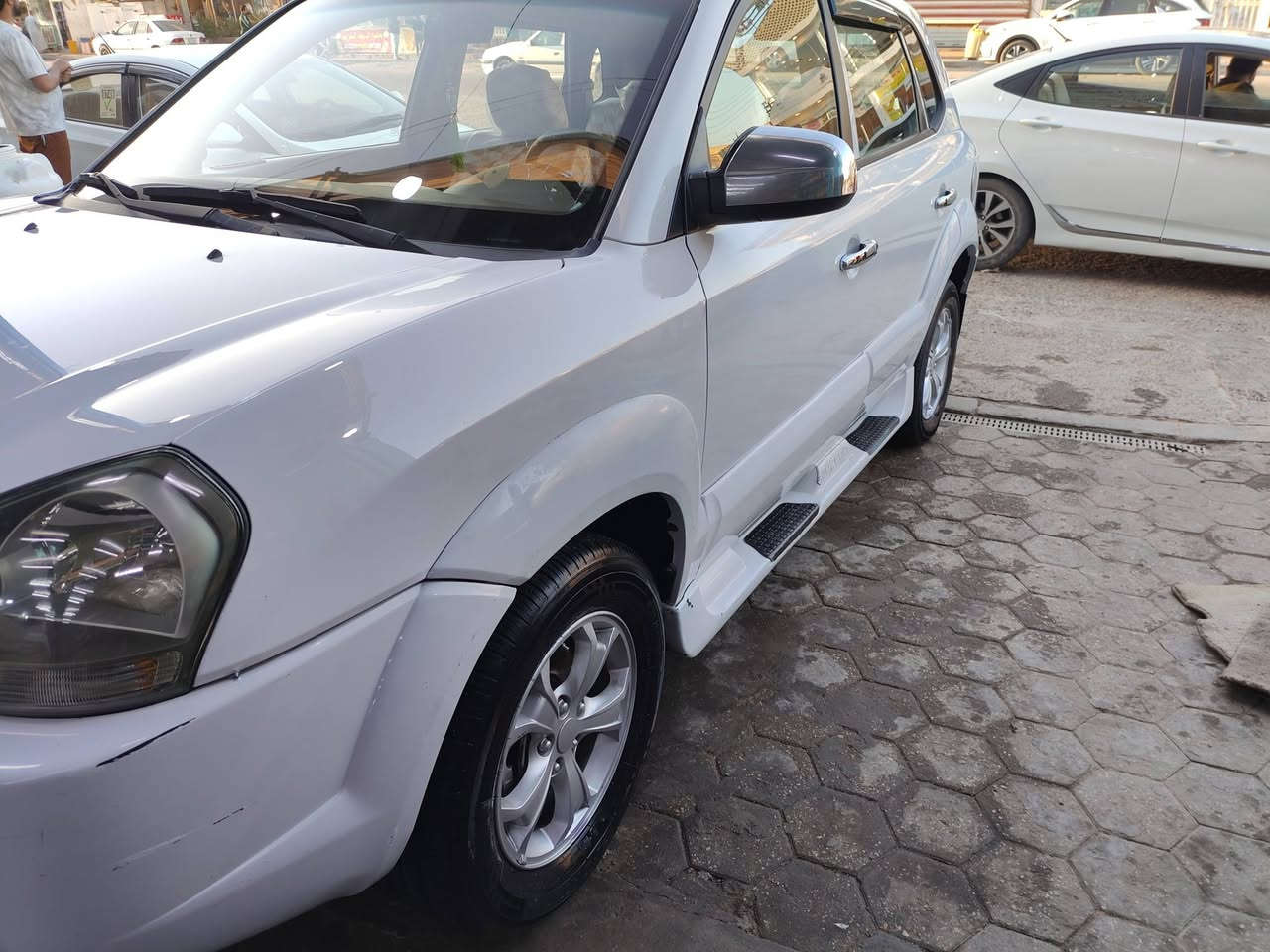 اسلام عليكم
توسان 2009 جديده 

مكفوله عدا باب السايف مصبوغه 

حداديه مكينه كير 

تبريد تدفئه كهربائياته 

كوله شغاله وبشرط 

المكان النجف 

لسعر 116

للستفسار التصال *********** واتس اب اكو
