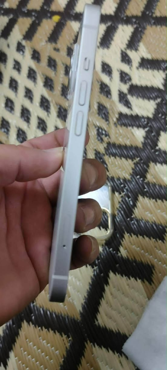 ايفون. 13 عادي للبيع
موبايل نضافه%100✅
دبل سيم✅
بطاريه بلادي 94✅
شاشه بلادي 3خيارات ✅
كاميرات شرط فيس ايدي✅
 كله شرط وانطيك ضمان أسبوع  ✅
بطاريه قطاره مال شحن  ✅
وين تريد نروح نفحص   انطيك شرط ✅
 عنوان موصل حي القاهرة  رقمي واتساب 
***********
