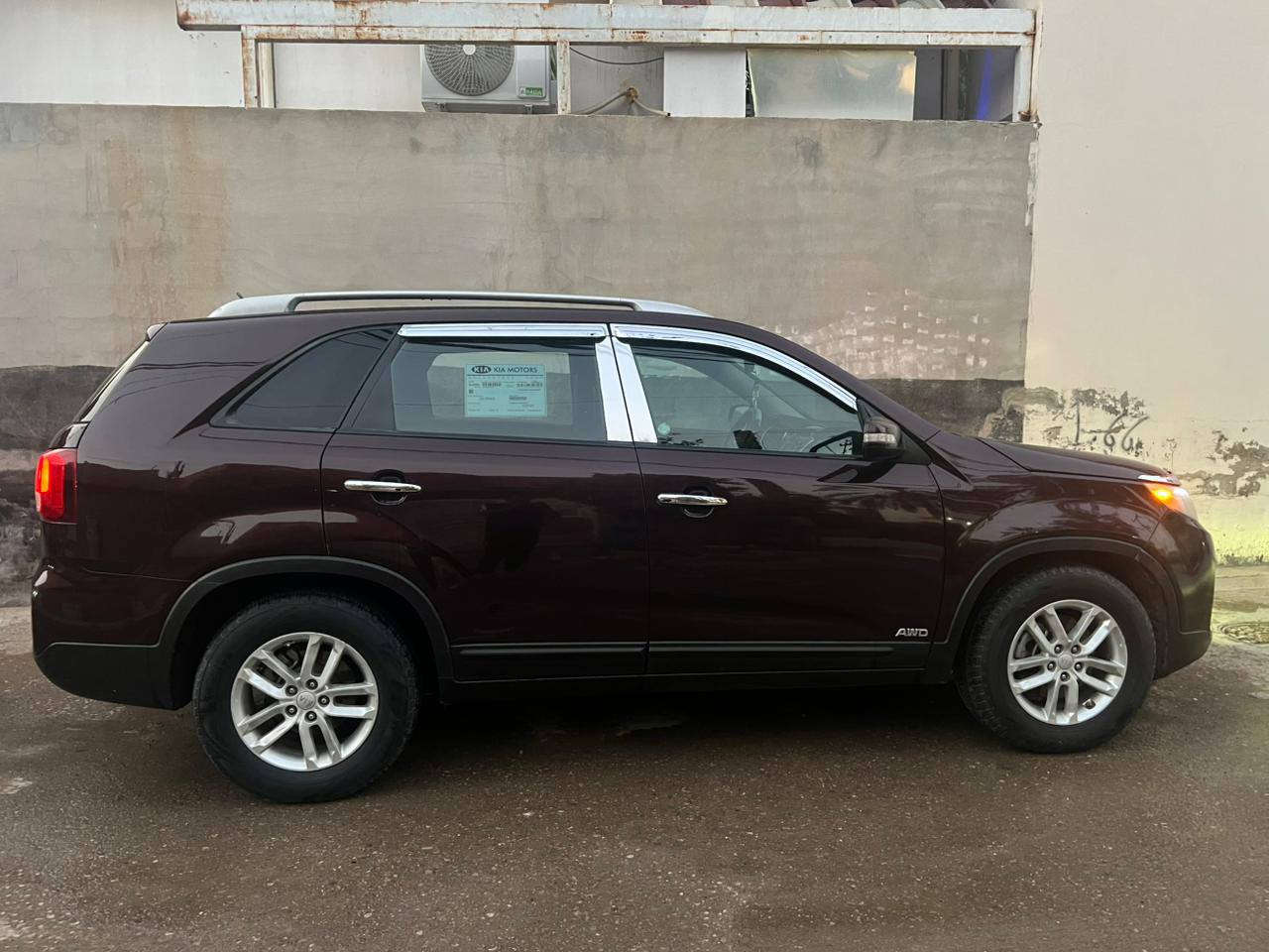 سورنتو 2015
مكينه ٦سلندر وارد امريكي 
٧ راكب وباقي المواصفات معروفه 
الضرر باب السائق والباب الوراه صبغ رش بدون معجون 
الاستفسار ***********
