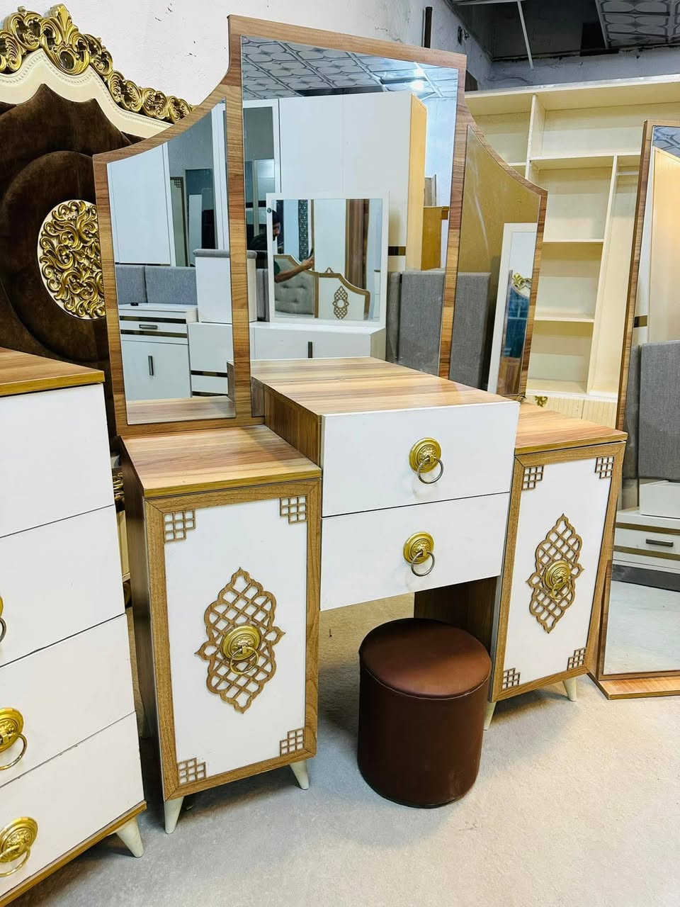 غرفه تركي مستخدمه 🛠️
غرفه ماركه ٨ قطع 🔥
غرفه نضيفه مثل بل صور ✨ 
غرفه ول توصيل600فقط 😍✔️
للحجز والاستفسار مراسله الصفحه او وتساب ***********
