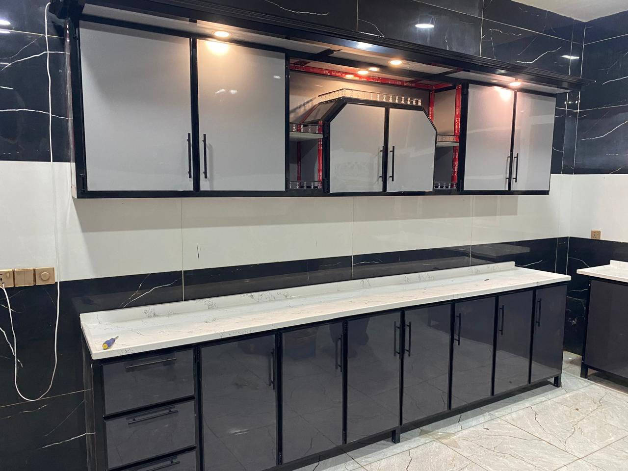 عمل المنيوم مطابخ محجرات درج ابواب شبابيك
للاستفسار ***********
