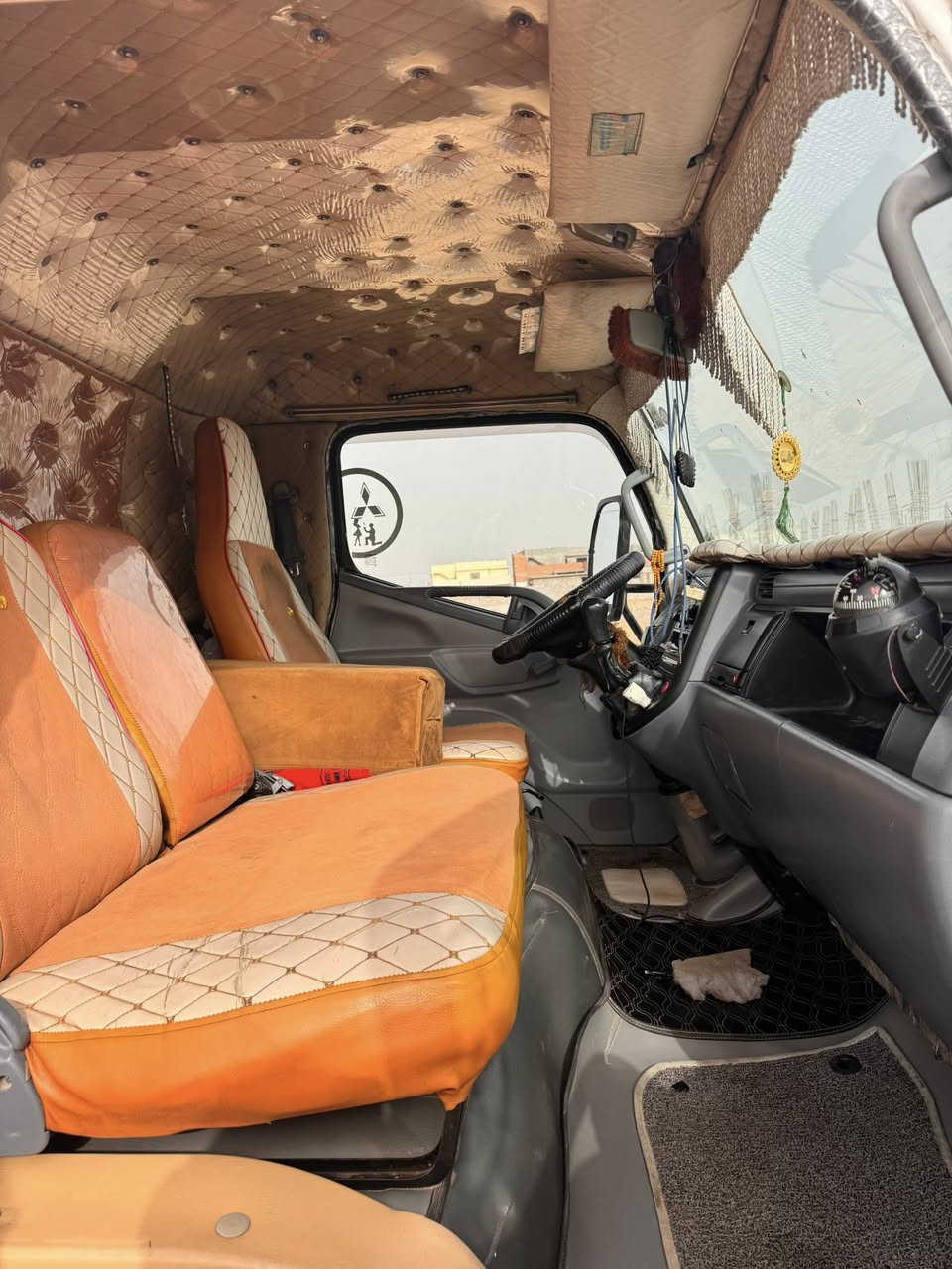 السلام عليكم 

كنتر موديل 2015  رقم ديالى للبيع 
مكينه بلاديه وضع الشركه 
مكفوله من الحادث والصبغ والبارد 
تايرات  تخم برجستون اصلي 
ويلات كروم جديدات 
تدفئه و تبريد شغلات  
تانكي كاز 200 لتر
العنوان ديالى بعقوبه 
السعر 220 
 للاستفسار الاتصال ع الرقم 
***********
