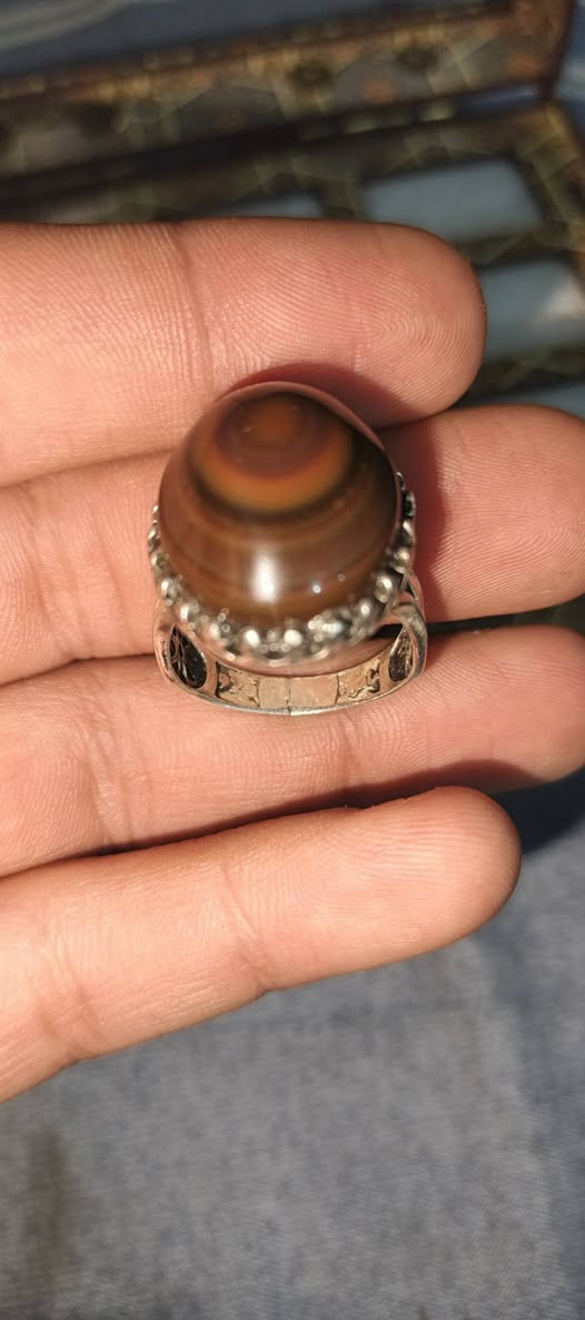 اللهم صل على محمد وال محمد 
جزعة يمانية وازعية شرط تفحص وين متريد 
صياغة عراقية فضة٩٢٥ 
قياسها ٢٤/٢٥
*********** بغداد حسينية الراشدية توصيل عالمتشري
