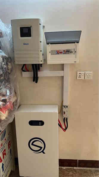 ابدأ اليوم رحلتك نحو استدامة مشرقة! كل لوح شمسي تتبناه هو خطوة نحو مستقبل أكثر خُضرة، وتوفير أكبر، واستقلال في الطاقة. كن أنت مصدر التغيير، واستمد طاقتك من الشمس☀️

تم تصميم وتركيب في محافظة كركوك حي الواسطي منظومة طاقة شمسية متكاملة 🔋 لتوفير الطاقة على مدار الساعة 8 امبير نهاري و ليلي . 
تتكون المنظومة من المكونات الأساسية التالية:

• ☀️الألواح الشمسية بجودة عالية وبكافة ممتازة بضمان ١٢ سنة 

• 🔋البطارية ليثيوم فوسفات الحديد من شركة QS بخلايا ربت :

• 🔋منظم الشحن (Charge Controller): ينظم عملية شحن البطارية ويحميها من الشحن الزائد أو التفريغ العميق، مما يطيل من عمرها الافتراضي.

• ⚡️💡العاكس (Inverter) من شركة Dey بضمان سنتان ، يحول التيار المستمر (DC) المخزن في البطارية إلى تيار متردد (AC) يستخدم لتشغيل الأجهزة المنزلية والمعدات

هذه المنظومة مثالية لتشغيل الأجهزة الأساسية في المنزل أو المكتب، مثل الإضاءة، المراوح، شحن الهواتف، وأجهزة التلفاز، مما يضمن استمرارية توفر الطاقة دون انقطاع.

تواصل عبر هاتف و واتساب ***********

او زورنا في مكتبنا /صلاح الدين طوز خورماتو شارع فلكة قرب جامع امام علي طوز
