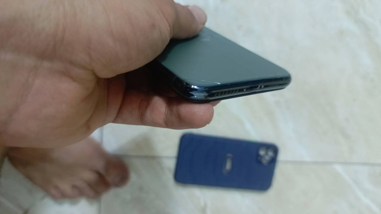 سلام عليكم ايفون ١١ برو ماكس 
دبل شريحه يصير بس مخليله مال بيت مال تك شريحه اذا تخليه دبل يصير 
النظافة كدامك 
مبدل شاشه وبطاريه فيس ايدي واكف 
ذاكرته ٢٥٦ 
بطاريه ١٠٠٪ 
الجهاز كله شغال نت اتصال كامرات 
السعر ٢١٠ 
مكاني بغداد 
الرقم ‏‪***********‬‏
