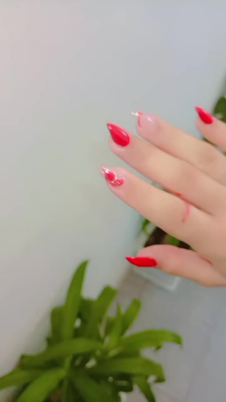 🌙 عروض العيد الكبرى من إيلين بيوتي 🌙
أهلاً بجميلتنا! بمناسبة قرب العيد، دللي نفسكِ واجعي إطلالتكِ ساحرة مع أقوى العروض والخدمات الاحترافية. لأنكِ تستحقين الأفضل، جمعنا لكِ باقات مميزة وبأسعار تنافسية:
✨ أولاً: عروض تركيب الرموش (إطلالة ساحرة وجذابة)
👁️ رموش طبيعية 3D: بسعر 25 ألف دينار فقط.
👁️ رموش طبيعية كثيفة 4D: بسعر 30 ألف دينار فقط.
👁️ رموش طبيعية (رسمة عيون القطة): بسعر 25 ألف دينار فقط.
👁️ رموش طرفية ناعمة: بسعر 15 ألف دينار فقط.
💅 ثانياً: عروض الأظافر (أناقة متكاملة ليديكِ)
✨ جل اكستنيشن + جلش + ديزاين: بسعر 25 ألف دينار.
✨ أكرليك باودر + جلش + ديزاين: بسعر 20 ألف دينار.
✨ طبقة حماية + جلش + ديزاين: بسعر 15 ألف دينار.
✨ إدامة أكرليك: بسعر 15 ألف دينار.
✨ جلش فقط: بسعر 10 آلف دينار.
✨ إزالة: بسعر 10 آلاف دينار.
إكرلك مع رموش طرفيه بسعر35الف دينار
📞 للحجز والاستفسار:
المقاعد محدودة جداً لقرب أيام العيد، سارعي بحجز موعدكِ الآن:
📥 مراسلة الصفحة مباشرة
📱 أو الاتصال على الرقم: ***********
أيامكِ أحلى مع إيلين بيوتي 💐 وكل عام وأنتِ بألف خير!
