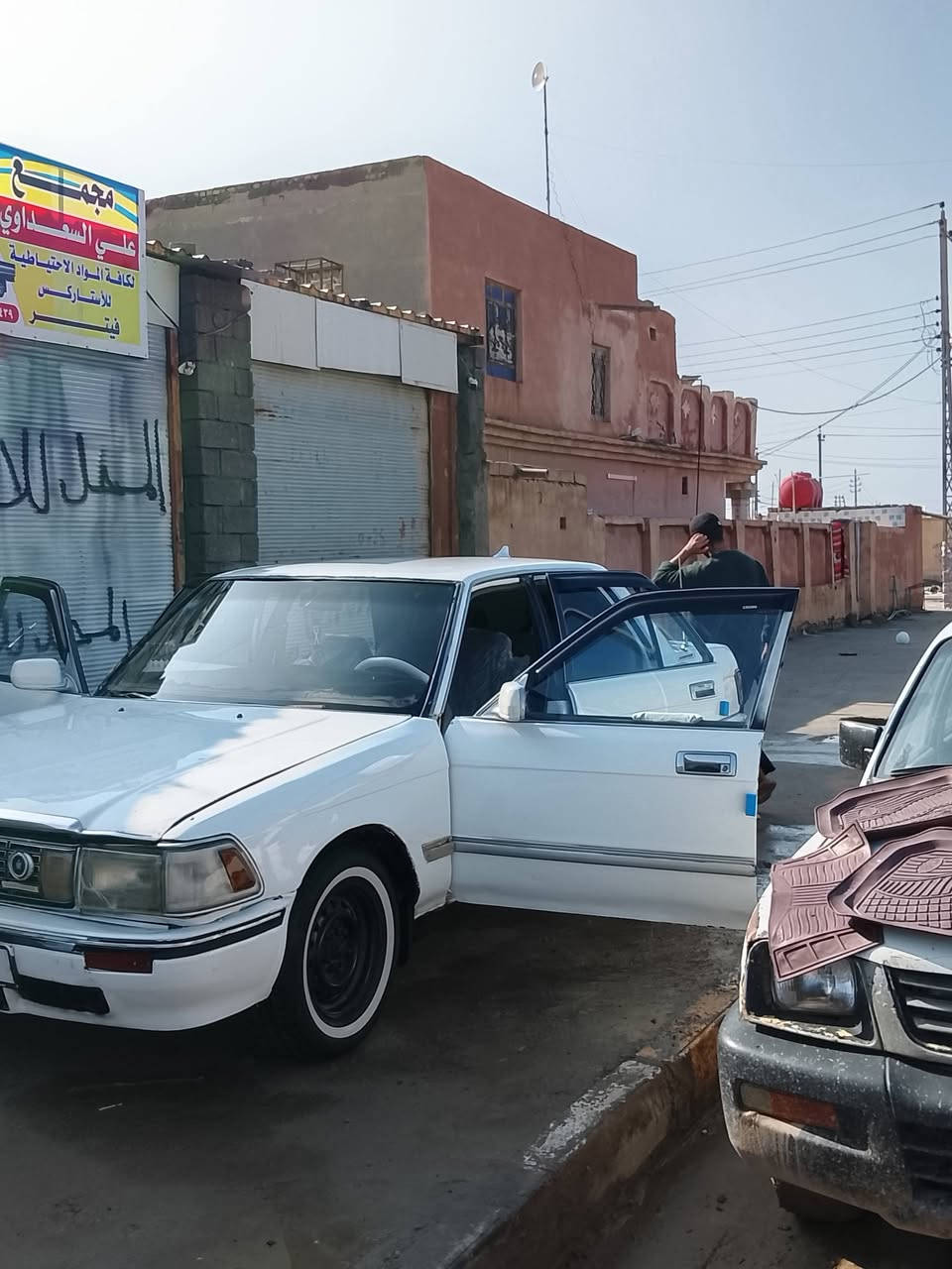 سلام عليكم ورحمه الله للبيع سيدان 1990 مكفوله كير ومحرك سياره خير من الله كشرتها نضيفه سياره محترمه سعرها خاص *********** لامو شراي لا يدخل خاص يتعب نفسه
