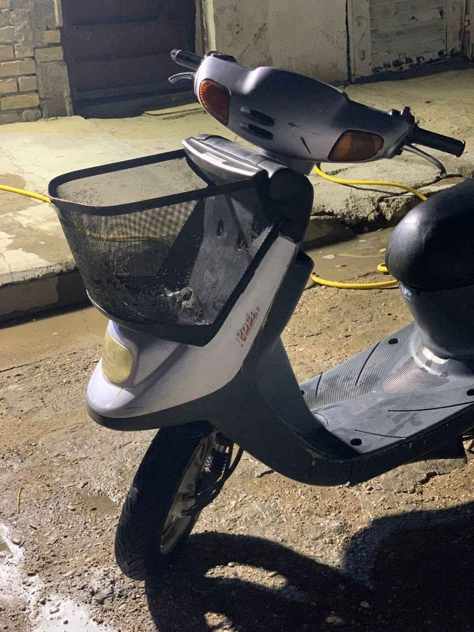 سلام وعليكم دراجه قرده نضيفه ياماها مجفته مره واحده السرعة 60 الدراجه نضيفه محرك ناعم تايرات جدد الدراجه نضيفه خير من الله الكهربائيات كلها شغاله من اول هندر تشتغل حتا الصبح باي وقت  عطله فقط باتري كاعد الدراجه سعره 300 بيه مجال حك الجيه مكاني بغداد علي الصالح مقابيل مرور. الطوبجي للستفسار الاتصال علا الرقم ***********
