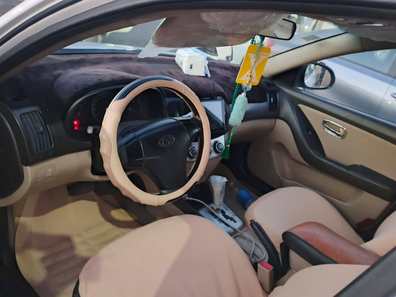 سلام عليكم 
النترا 2011 خليجي فول 
سلايت 
محرك كير خير من الله 
صدر امامي خلفي جديد 
رقم بغداد الدولي باسمي تحويلك ثاني يوم  
صبغ ٤ قطع صبغ فقط 
سياره مكفوله عدا بيها طعجه صغيره حك اربع اصابع فقط بل حوض من جوه طخت عندي بل طسه

للبيع او مراوس بكورلا
***********
