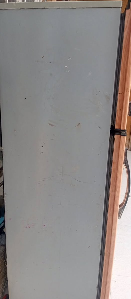 ثلاجه حجم وصط 12قدم نضيفه كلش شرط الشغل والتجميد السعر 125الحيانيه شارع السيد على  ***********متواجد فيس وات ساب
