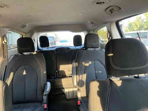 السلام عليكم ( للبيع فقط ) 
كرايسلر باسفيكا ( فويجر)  2022

‏V6;; 3.6L
المواصفات

ابواب كهربائية (شفط)
صندوق كهربائية 
هند بريك بصمه
كشنات جلد
تبريد ثلاث قطع 
حساسات.
نقطة عمياء
تحديد مسار
رادار جانبي
كشنات سياحي
مانع انزلاق
كير ماوس 9نمر

باقي المواصفات معروفه
سيارة جاهزة من كلشي بيها تخم تاير جديد ضمان سنتين صارله سبوع وبطارية صغيرة وجبيره جديد ضمان ٦ اشهر 
 

السيارة باسمي تحويل ثاني يوم 
السعر 21٠  

مكان السياره بغداد / الشعب شارع الاسواق 
***********
