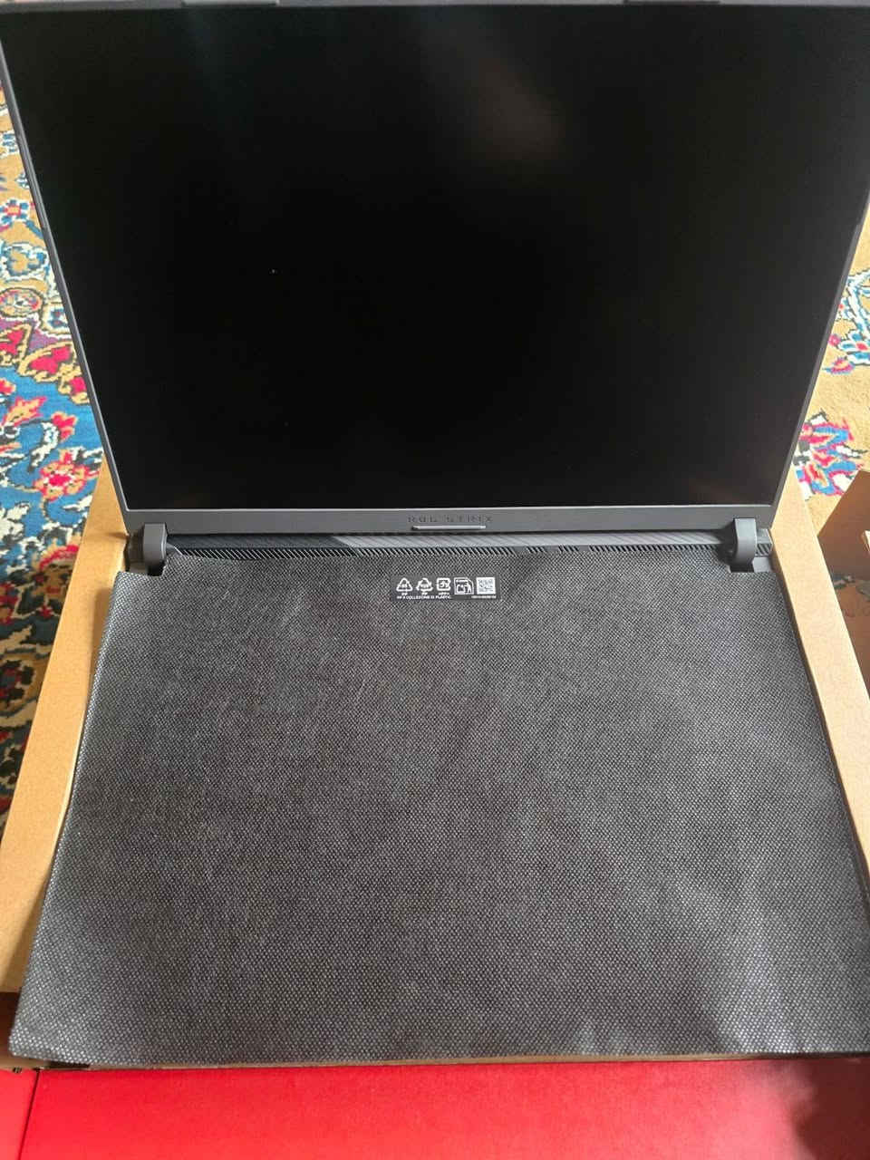 لابتوب العاب GAMING جديد مع الكارتون والملحقات بالاضافة الى ٣ اشهر game pass و windows home11 اصلي مفعل 

#asusrogstrixg16 (2025) 
#new جديد 
2.5k IPS 240hz
Amd ryzen 9955hx 
Nvidia 5070ti vram 12gb 140w tdp
Ram 32gb gddr7
Hard 1tb ssd gen4 
Chichlet perkey rgb keyboard
Battery 90wh

السعر 3.500.000IQD 
٣ مليون و٥٠٠ الف دينار 
يوجد توصيل جميع المحافظات 

المواصفات بالتفصيل:
ASUS ROG STRIX G16 (2025) 

CPU (المعالج) 
Amd ryzen 9955hx اقوى معالج موجود حاليا

Base core: 2.5ghz boost core: 5.4 GHZ
P cores: 16 عدد انوية الطاقة الفعالة 
32 threads: عدد الخيوط

GPU (كارت الشاشة):
#5070Ti 
VRAM: 12gb GDDR7
1565mhz
140w tgp 
115w+25w dynamic boost
يعني كارت يستلم كامل الطاقة وافضل اداء بسبب الvram العالي 

الرام
RAM: 32GB 5600MHZ DDR5 
RAID technology
الشاشة:
16 inch 16:10 
2.5K WQXGA 2560X1600P  IPS
Refresh rate (240HZ) معدل الاطارات
Dynamic refresh rate

Anti-glare display مانع الانعكاسات

DCI-P3:100% تشبع الالوان

Response Time: 3ms
G-Sync
Pantone Validated

MUX Switch + NVIDIA Advanced Optimus يتيحلك التحويل بكارت الشاشة بدون ما تضطر ترست الحاسبة

التخزين 
1tb ssd m.2 nvme pcie gen 4

نظام تبريد asus الافضل عالميا 
Tri Fan + liquid metal 

Battery:90wh البطارية
مع شاحنة 280w

I/O PORTS المداخل
1x 3.5mm Combo Audio Jack

1x HDMI 2.1 FRL

2x USB 3.2 Gen 2 Type-A
(data speed up to 10Gbps)

1x Type-C USB 4 with
support for DisplayPort™ /
power delivery / G-SYNC
(data speed up to 40Gbps)

1x Type-C USB 4 with
support for DisplayPort™ / G-
SYNC (data speed up to
40Gbps)

1x RJ45 LAN port
Full hd webcam 1080

Mouse pad: glass 

Key board: perkey backlit chichlet keyboard 
تصير اضاءة لكل زر في الكيبورد بشكل منفصل  
وبيها اضاءة اسفل اللابتوب قابلة للتعديل مع aura sync و aura wallpaper 

الوزن: 2.5kg


**إذا كنت صاحب هذا الإعلان وتريد حذفه لأي سبب، رجاءا أرسل رسالة إلى الدعم الفني**