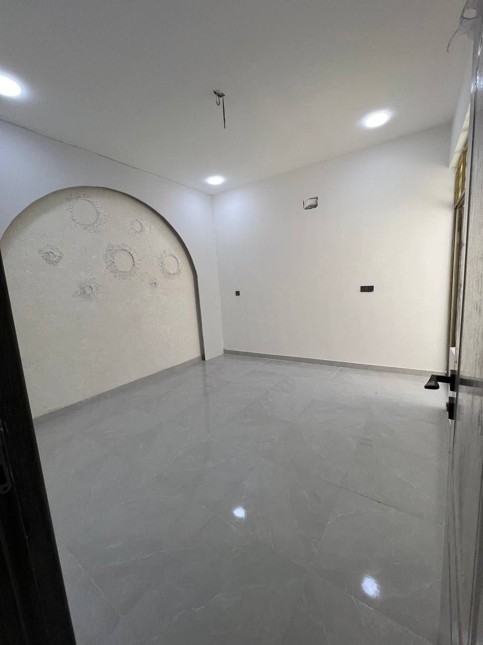 🏠#دار_للبيع   100متر واجهيه 6متر نزال 16.76متر
بناء طابق ونص  حديث 

يحتوي البيت. ع[2غرف نوم -استقبال -صحيات  صالة- ومطبخ] البيت شغل درجة اولى 

مع الخدمات[ماي-كهرباء-تبليط]

🔴ملاحضه البيت جاهز للسكن 🔑

⬅️نوع العقار  طابو زراعي سند 25 اقرار محكمه 

⬅️العنوان #بغداد_الدوره_البوعيثه   

       مجمع العيثاوي 

🔴للاستفسار  خاص او الاتصال ع  الرقم***********
