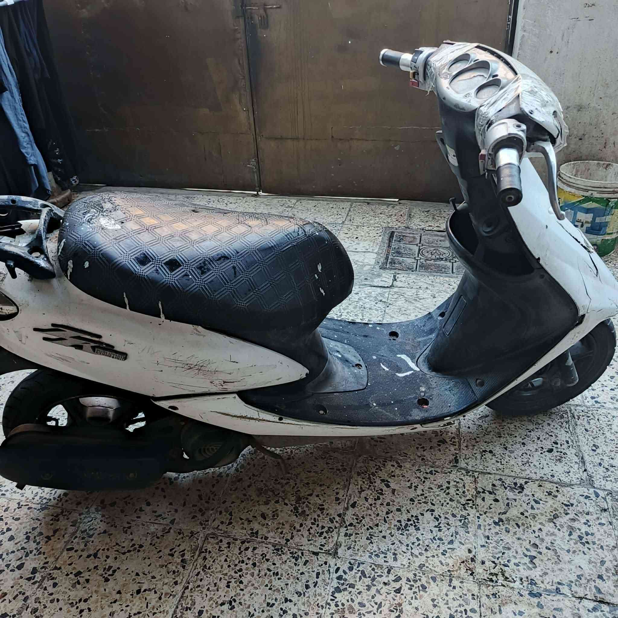 سلام عليكم عصفوريه شغاله وحلوه بس الصالنصه شويه مطمومه 
السعر ١٢٥ 
مكاني البلديات التراث 
***********
