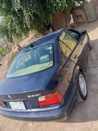 Bmw E36 1994 للبيع أو مراوس بيه نواقص الڤان عاطل  حدادية الخلفية جديده...