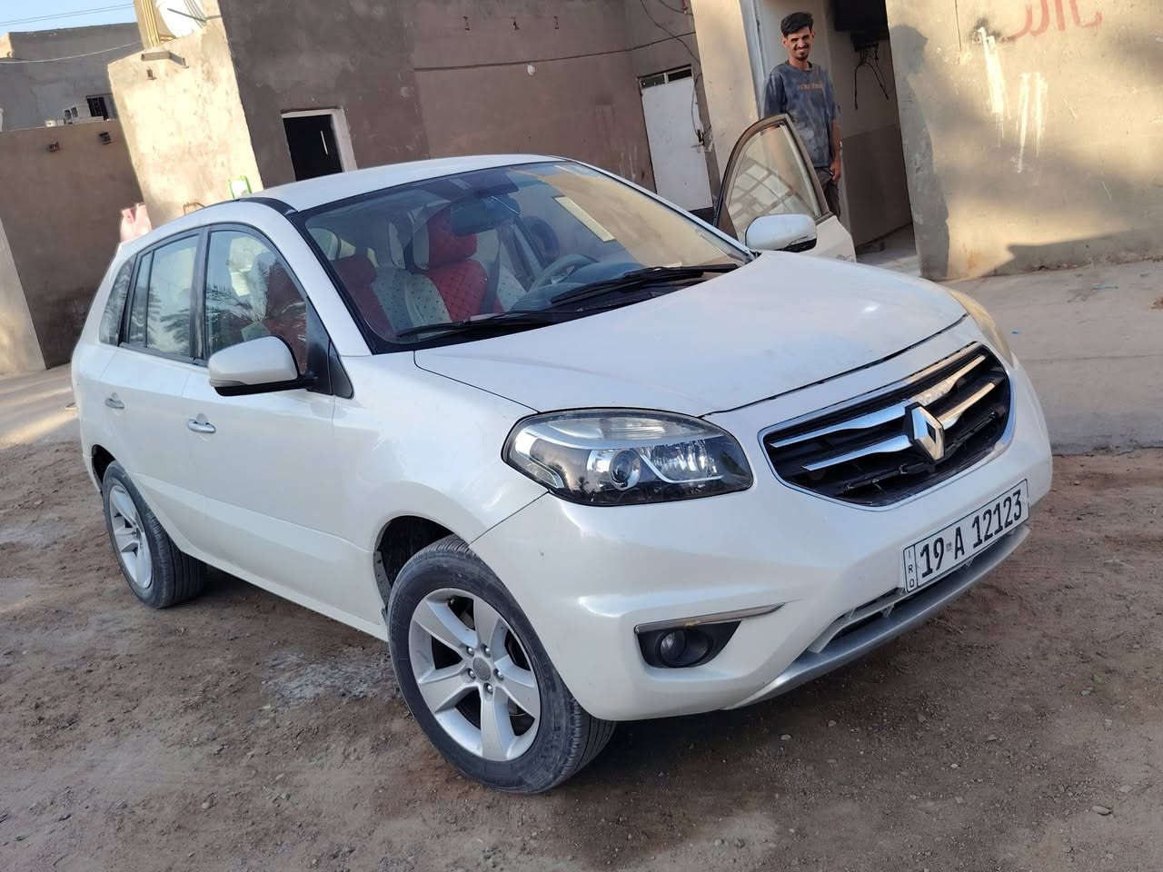 السلام عليكم رينو كوليوس موديل 2013 رقم كربلاء انكليزي جديد سنوية بأسمي ل2028 مكينة نظيفة حدادية جديدة تبريد شغال دوشمة جديدة السعر 75 ورقة وبيهة مجال بسيط حق الجية للاستفسار اكثر *********** او ***********
