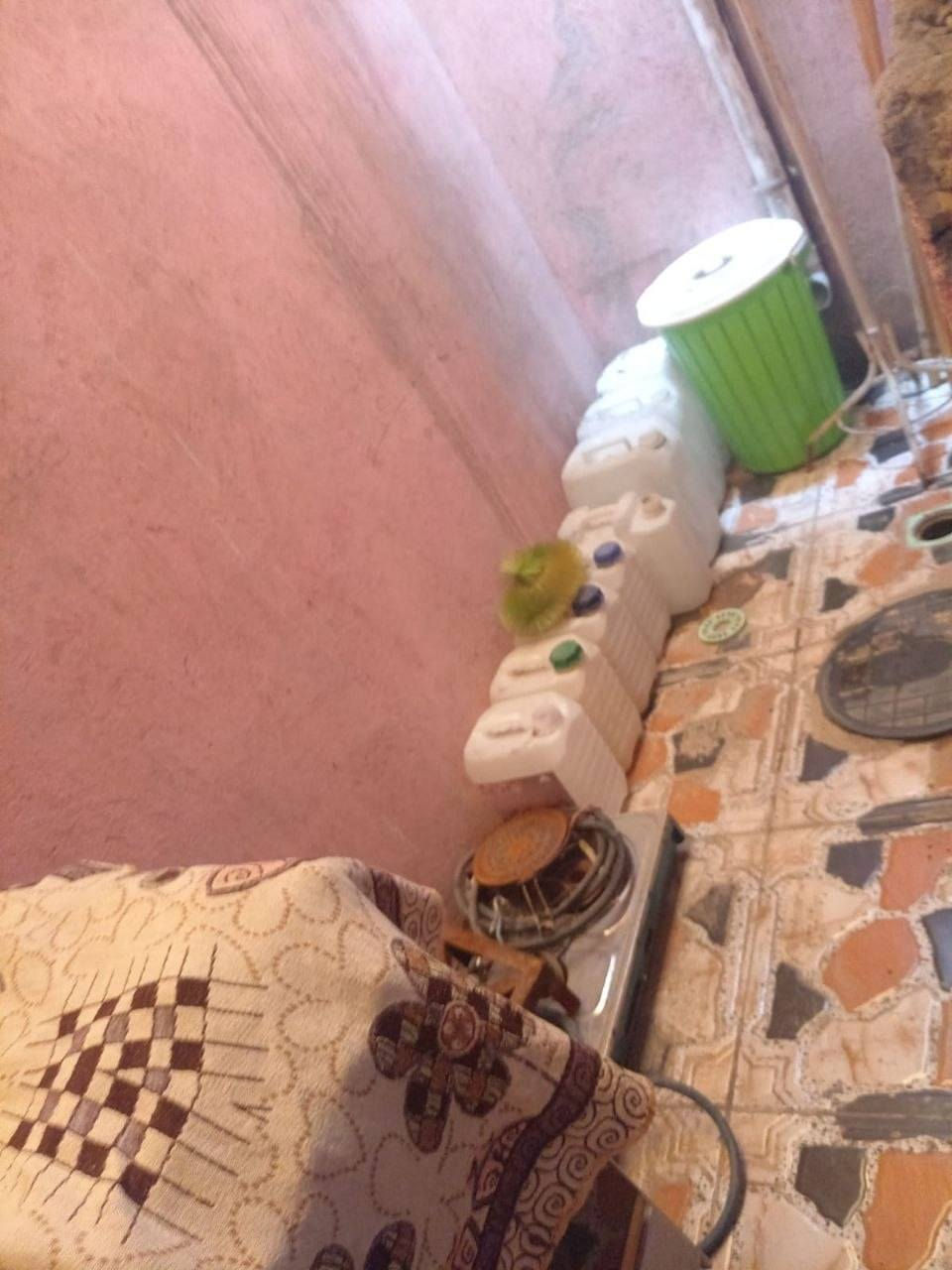 ببت طابقين ٢٠٠ متر
الطابق العلوي معزول 
السعر//  ١١٢ مليون 
العنوان // بغداد بوب الشام قرب جامع الامام علي
الواجهيه 8 النزال 25 طول الطرمه 6 متر والاستقبال طول 6 متر والعرض 4 المطبخ طول 4 متر  العرض 2 ونص الصاله طول 4 متر والعرض 3 المنور طول 3 عرض متر ونص غرفه نوم 4×4 ترك 2 متر حمام صحيات خارجي هم القاط الفوك نفس الجوه نقص البييتونه ماكامله وارضيه الاستقبال الفوك 4×4 بلكونه مترين على عرض البيت ودرج خارجي محل داخل البيت 3×3


**إذا كنت صاحب هذا الإعلان وتريد حذفه لأي سبب، رجاءا أرسل رسالة إلى الدعم الفني**