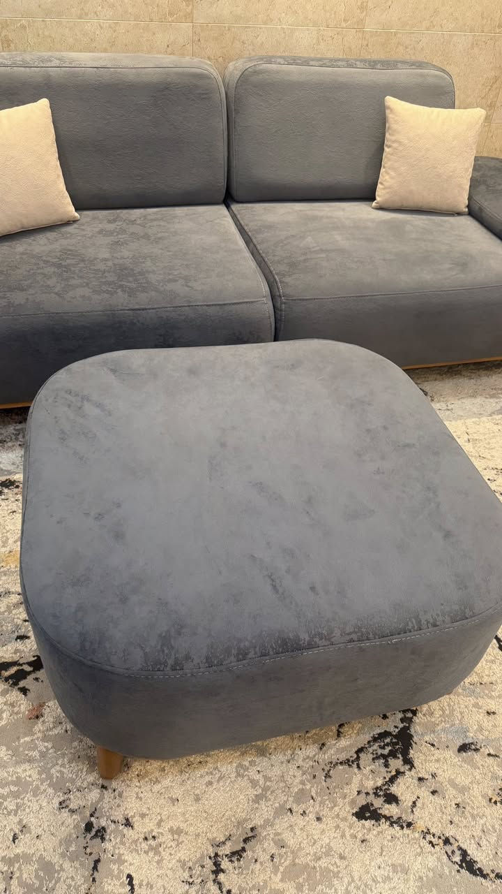 تخم تركي 
8 مقاعد مع طبله و يتحول سرير 
ضمان 5 سنوات
جديد 
سعره 900
للاستفسار ***********
