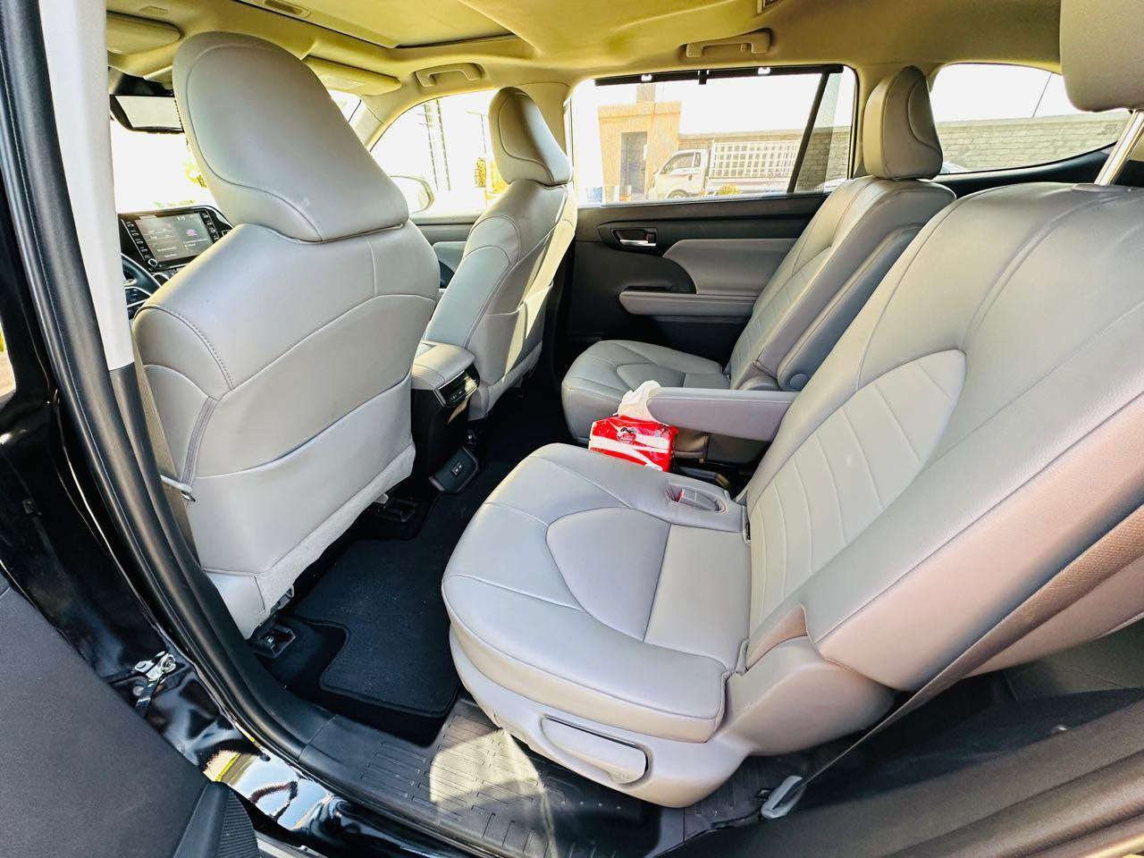 هايلندر موديل 2022  XLE 
السياره فول 
ماشيه 35
محرك 6 سلندر 
رقم مميز 
بصمه فتحه 
كشن جلد VlP
ضرر جاملغ وبونيد 
بدون دواخل 
الارباكات راجعه سستم 
رادارات اماميه وخلفيه 
#يرهم_مراوس_حسب_القناعه

*********** الشريقات, صلاح الدين
