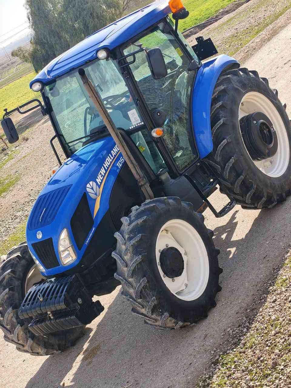 السلام عليكم تركتر للبيع نيهولند حجم 110 موديل 2020 فول عادي دبل مجر تاروسه هوه دبل كشن تبريد فول مامفتوح بأسمي  اتصل ***********
