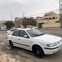 سيارة بيضاء • جلد ثنائي اللون • مشغل أقراص