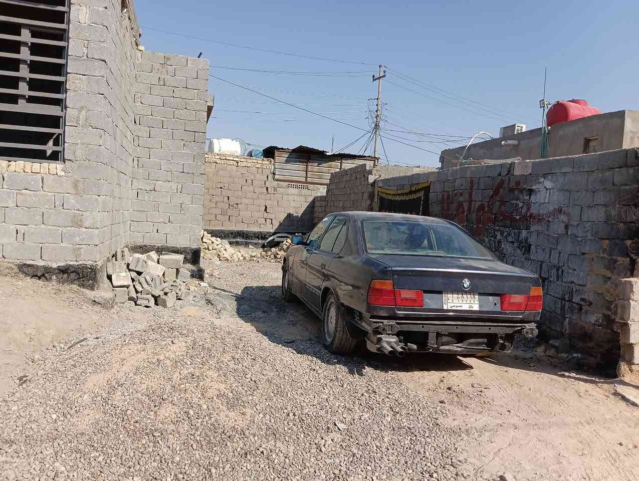 السلام عليكم بيت للبيع هيكل بابو خستاوي بفرع منصور السماج مساحه 200 م يتكون من غرفتين واستقبال وكلدور ومطبخ وحمام وصحيات بيت يعتازله بس لبخ وسيراميك
السعر اتصلوا على الرقم 
***********
